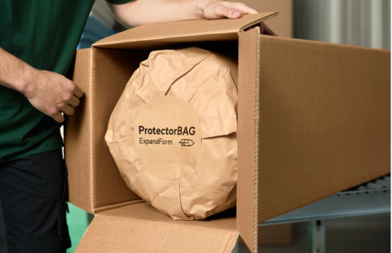 製品画像 マットレス用圧縮梱包機の画像